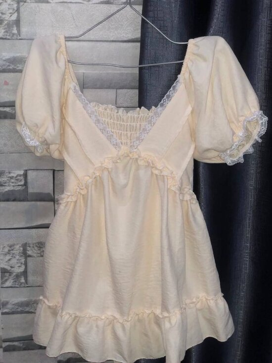 Dresses & Skirts - Cream Puff Sleeve Dress